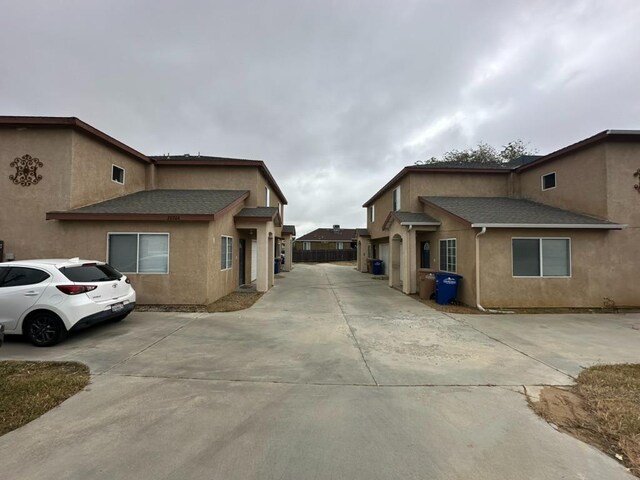 20204 Mini Ct, Tehachapi, CA 93561 - view of side of property with stucco siding, driveway, and fence
