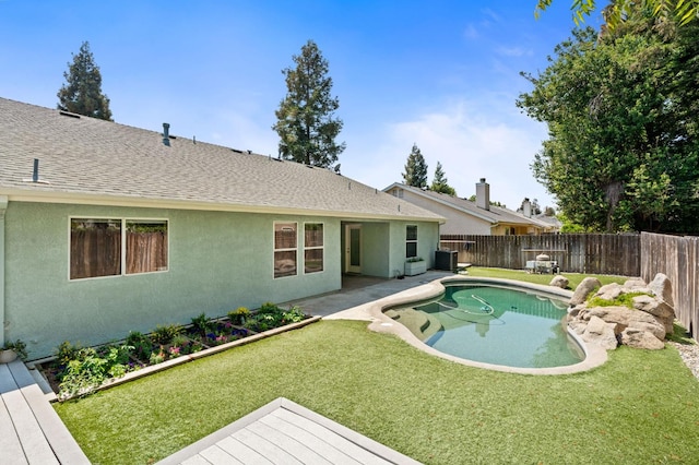 4650 W Chennault Ave, Fresno, CA 93722 - view of swimming pool featuring central air condition unit and a patio area