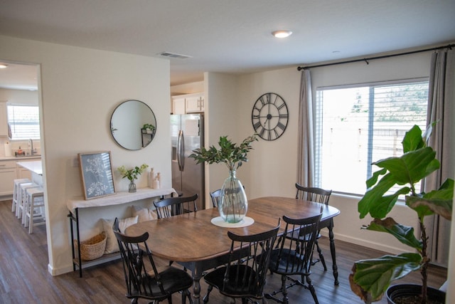 dining space featuring recessed lighting, baseboards, dark wood finished floors, and visible vents