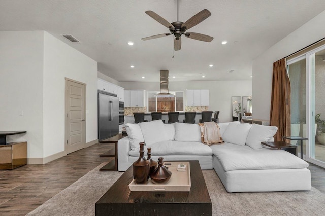 855 Groveland Ave W, Madera, CA 93636 - living room featuring a ceiling fan, visible vents, wood finished floors, baseboards, and recessed lighting