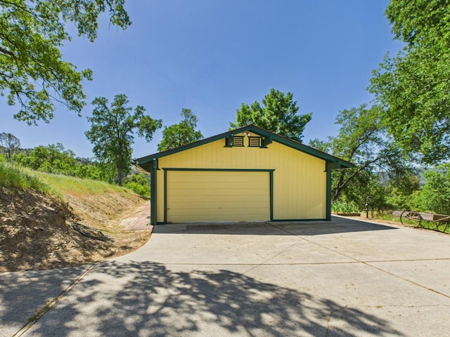 view of detached garage
