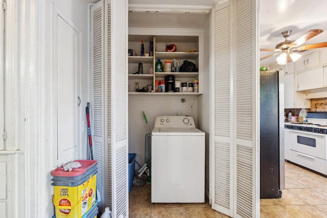 clothes washing area featuring laundry area, a ceiling fan, washer / clothes dryer, and light tile patterned flooring