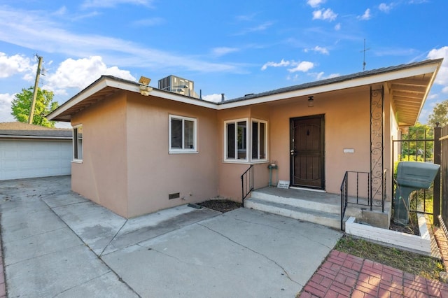 view of front facade with stucco siding and crawl space