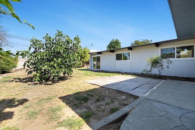 view of yard with a patio area