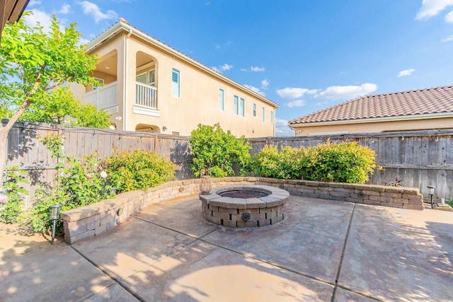 view of patio featuring a fire pit and a fenced backyard