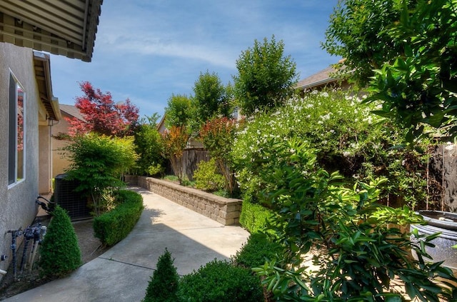 619 W Casanova Ln, Clovis, CA 93619 - view of yard featuring fence