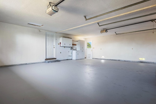 6154 E Alta Ave, Fresno, CA 93727 - garage with a garage door opener