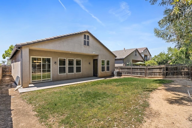 5534 N La Ventana Ave, Fresno, CA 93723 - back of house featuring a fenced backyard, stucco siding, a patio area, a lawn, and central air condition unit