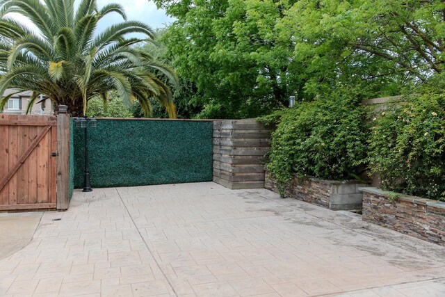 3107 Indianapolis Ave, Clovis, CA 93619 - gate featuring a patio area