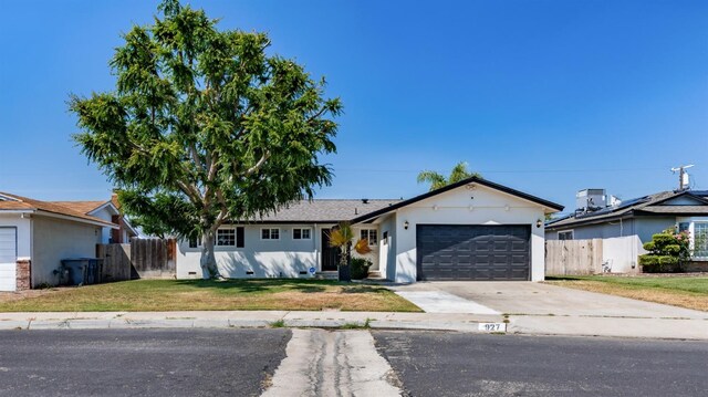 927 W Pico, Clovis, CA 93612 - ranch-style house with concrete driveway, fence, a front yard, and a garage