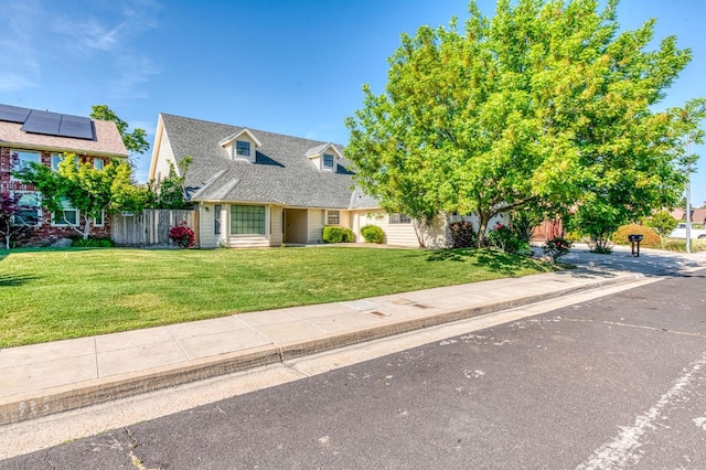 301 W Paul Ave, Clovis, CA 93612 - new england style home featuring a front lawn and fence