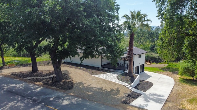 view of front of house with driveway and a garage