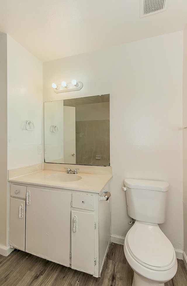 1221 N Peach Ave Unit 226, Fresno, CA 93727 - bathroom with baseboards, visible vents, wood finished floors, and vanity