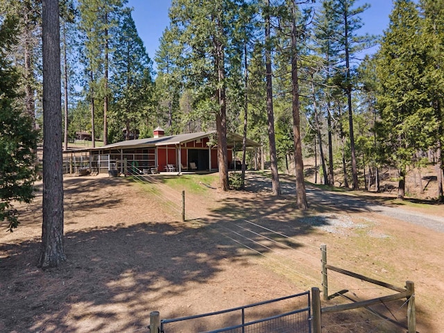 view of yard featuring an exterior structure and an outbuilding