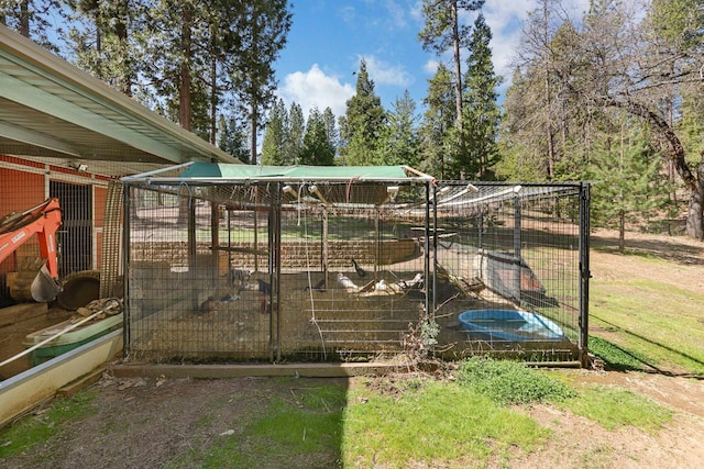 view of yard with an outdoor structure
