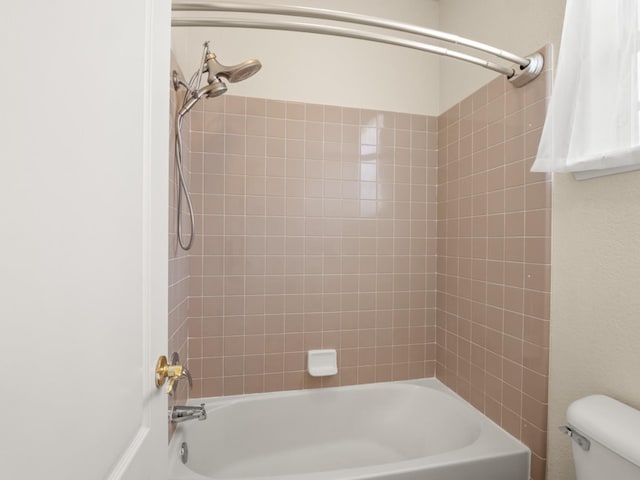 9596 N Winery Ave, Fresno, CA 93720 - full bath with bathing tub / shower combination and toilet