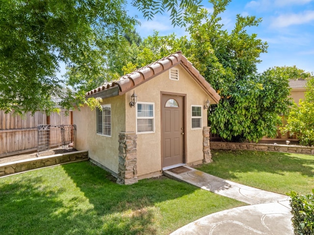 9596 N Winery Ave, Fresno, CA 93720 - view of outdoor structure featuring fence and an outbuilding
