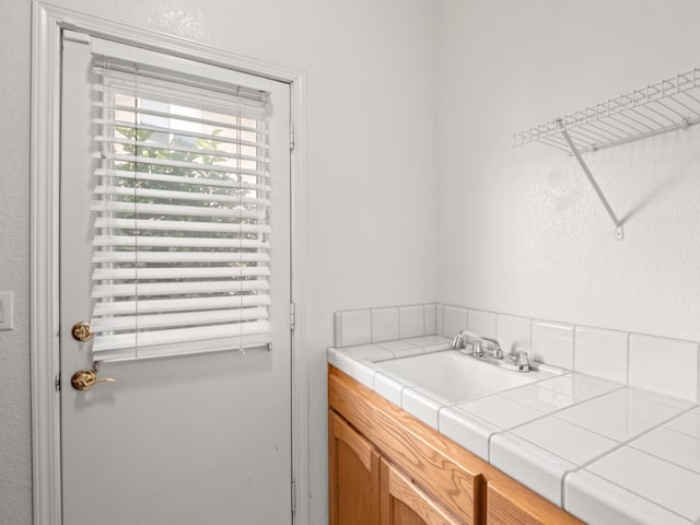 9596 N Winery Ave, Fresno, CA 93720 - bathroom with a sink