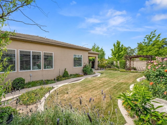 7993 N Justin Ave, Fresno, CA 93720 - view of yard with a pergola