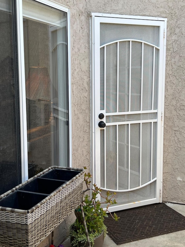 9552 N Whitehouse Dr, Fresno, CA 93720 - view of exterior entry featuring stucco siding