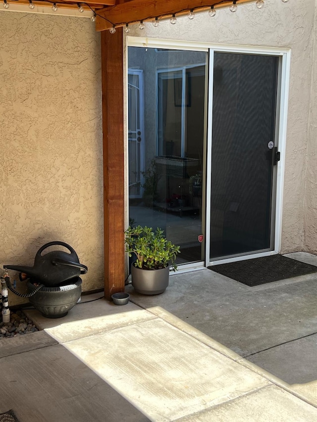 9552 N Whitehouse Dr, Fresno, CA 93720 - view of exterior entry featuring stucco siding