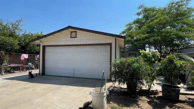 3535 E Grant Ave, Fresno, CA 93702 - view of detached garage