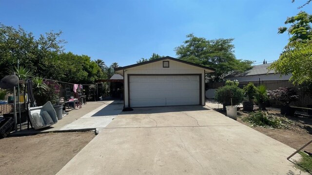 3535 E Grant Ave, Fresno, CA 93702 - view of detached garage