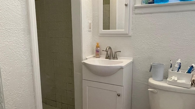 3535 E Grant Ave, Fresno, CA 93702 - bathroom with a textured wall, vanity, and tiled shower