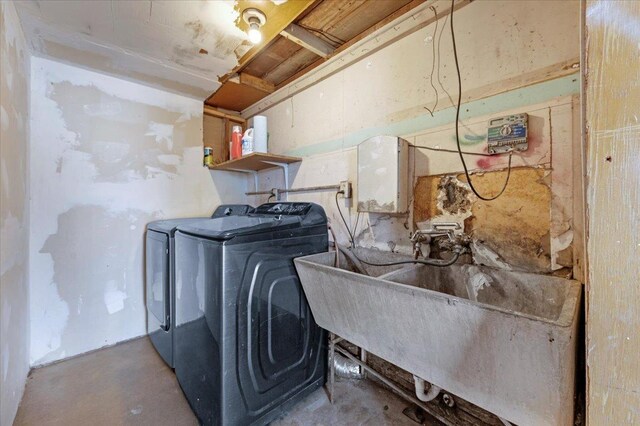 4185 E Turner Ave, Fresno, CA 93702 - laundry room with a sink, separate washer and dryer, and laundry area