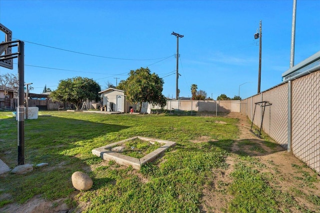 4185 E Turner Ave, Fresno, CA 93702 - view of yard featuring fence