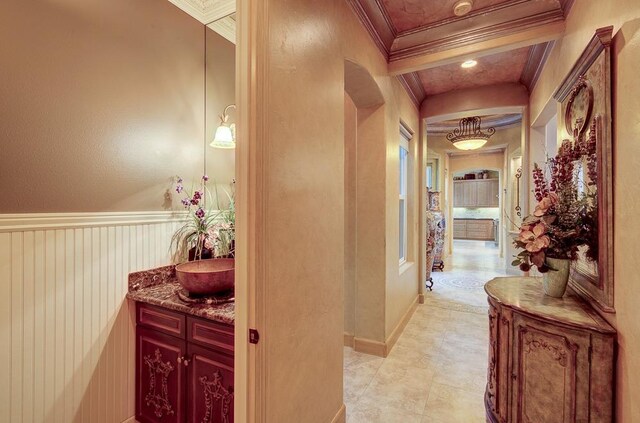 71 Omaha Ave, Clovis, CA 93619 - hallway with crown molding