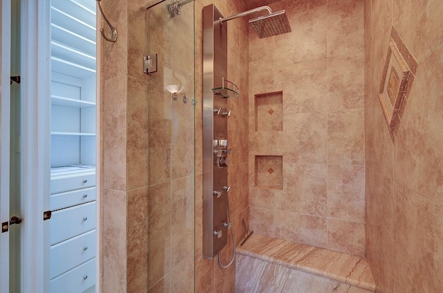71 Omaha Ave, Clovis, CA 93619 - full bathroom with tiled shower