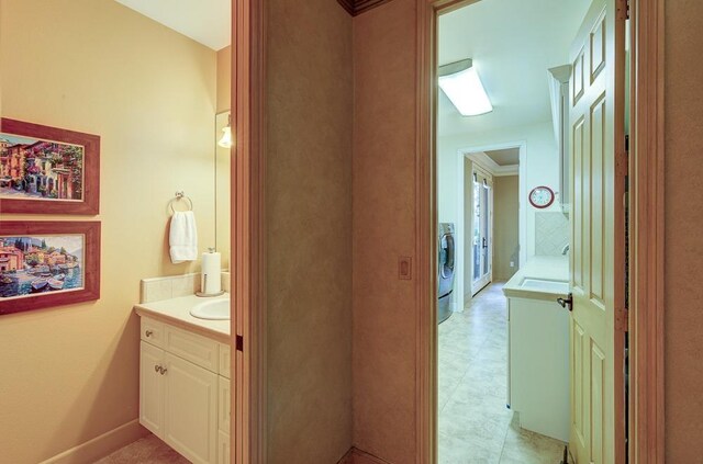 71 Omaha Ave, Clovis, CA 93619 - bathroom with vanity and washer / clothes dryer
