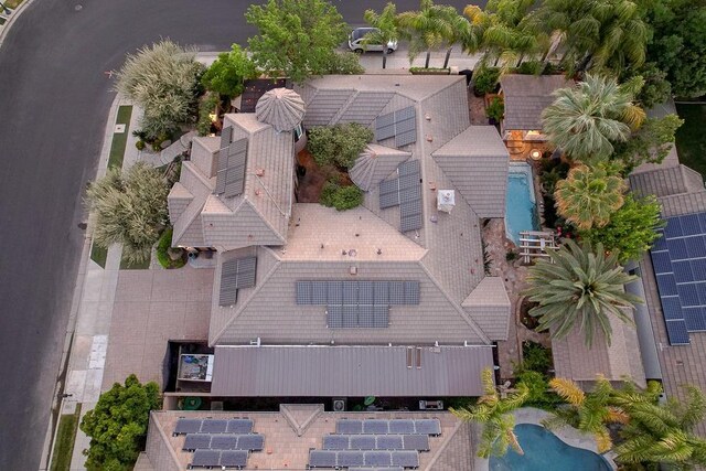 71 Omaha Ave, Clovis, CA 93619 - view of subject property featuring a pool area