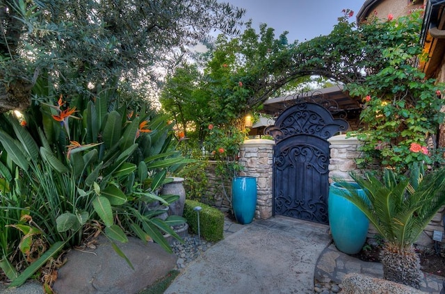 71 Omaha Ave, Clovis, CA 93619 - view of gate