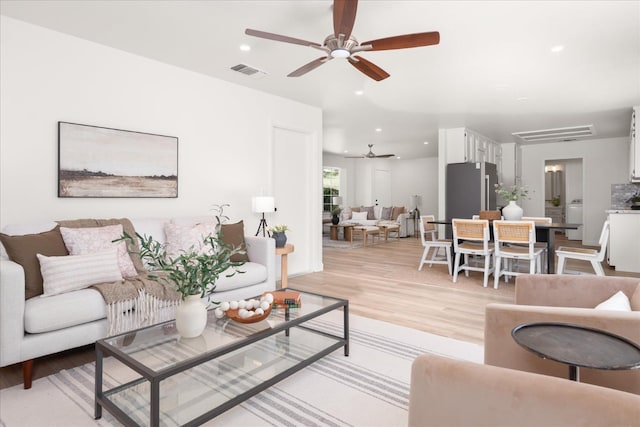 42968 Ranger Circle Dr, Coarsegold, CA 93614 - living area featuring visible vents, washer / dryer, ceiling fan, recessed lighting, and light wood-style flooring