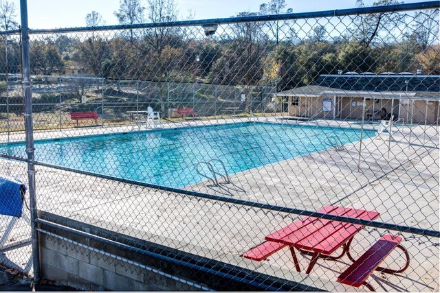 42968 Ranger Circle Dr, Coarsegold, CA 93614 - community pool featuring fence