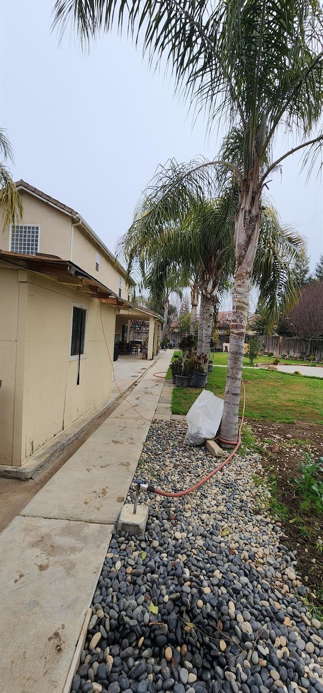 5360 E Heaton Ave, Fresno, CA 93727 - view of yard