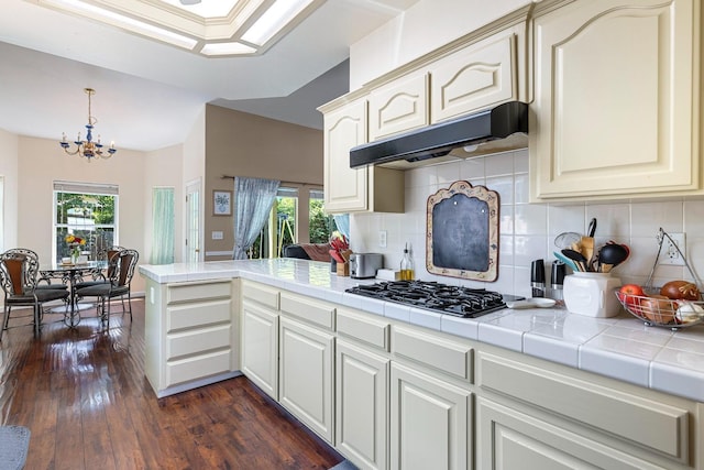 2955 E Christopher, Fresno, CA 93720 - kitchen featuring under cabinet range hood, tile counters, black gas stovetop, and a wealth of natural light