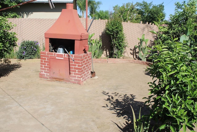 1939 S Sierra Vista Ave, Fresno, CA 93702 - exterior space with a patio and fence