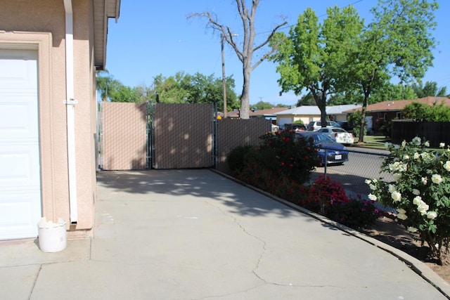 1939 S Sierra Vista Ave, Fresno, CA 93702 - exterior space with a gate and fence