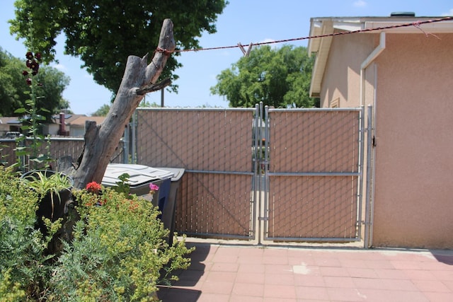 1939 S Sierra Vista Ave, Fresno, CA 93702 - view of gate