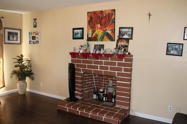 1939 S Sierra Vista Ave, Fresno, CA 93702 - interior space featuring baseboards and wood finished floors