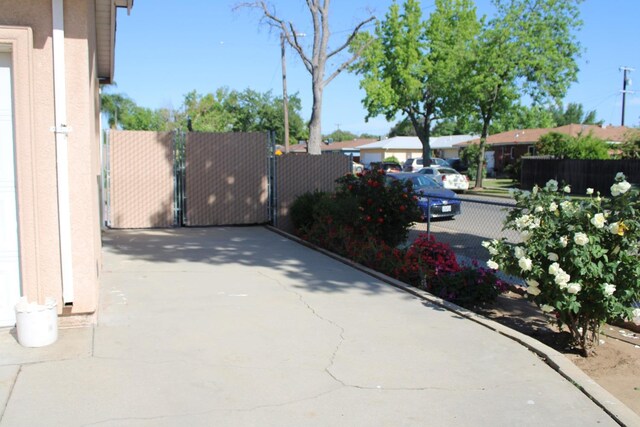 1939 S Sierra Vista Ave, Fresno, CA 93702 - exterior space with fence and a gate