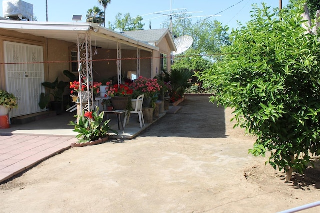 1939 S Sierra Vista Ave, Fresno, CA 93702 - view of patio / terrace