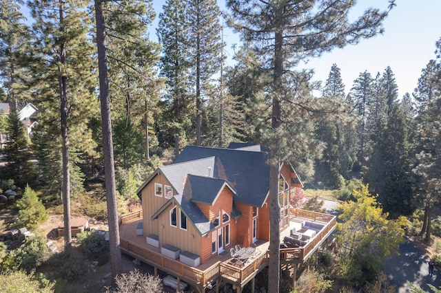 birds eye view of property featuring a wooded view