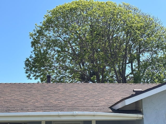 exterior details featuring a shingled roof