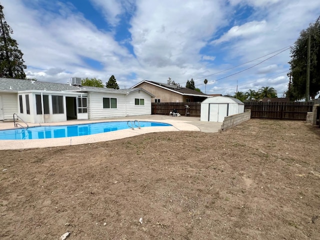 3330 Virginia St, Atwater, CA 95301 - view of swimming pool with a patio area, a fenced in pool, and a fenced backyard