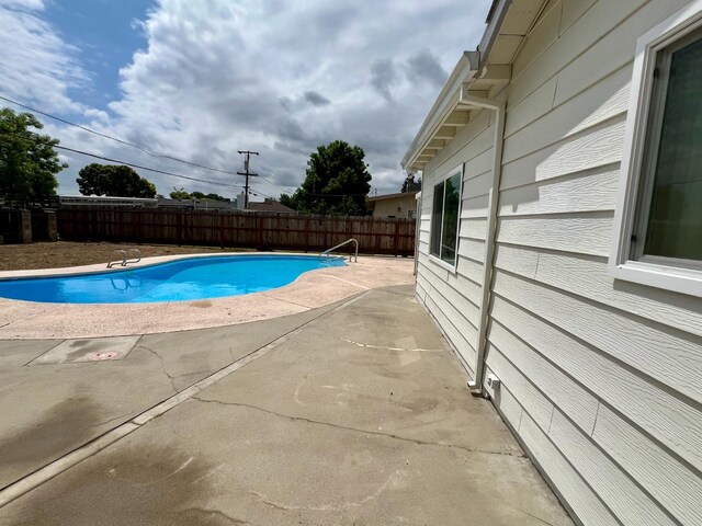 3330 Virginia St, Atwater, CA 95301 - view of pool featuring a patio, a fenced in pool, and a fenced backyard