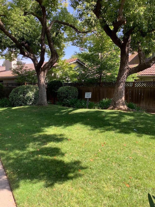 view of yard featuring fence